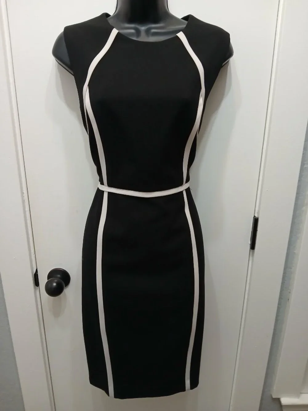 Ellen Tracy Classic Style Dress - Picture 11 of 11